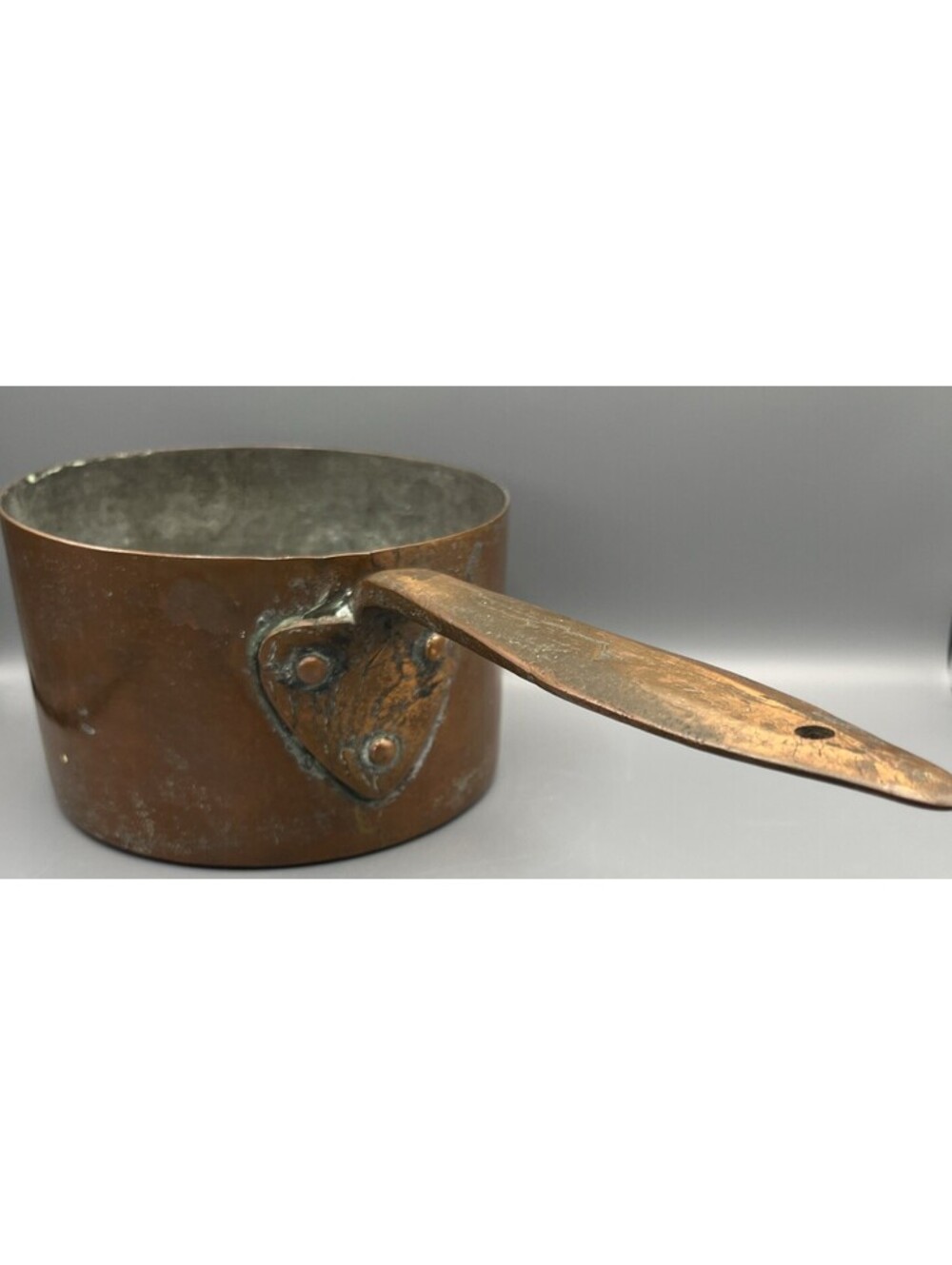 Antique Unmarked Heavy Copper Cooking Pot/Sauce Pan Long Riveted Handle 7.75”